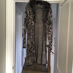 Long sweater with detachable fur collar, size 8